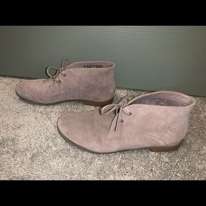 Grey suede Chukka boot